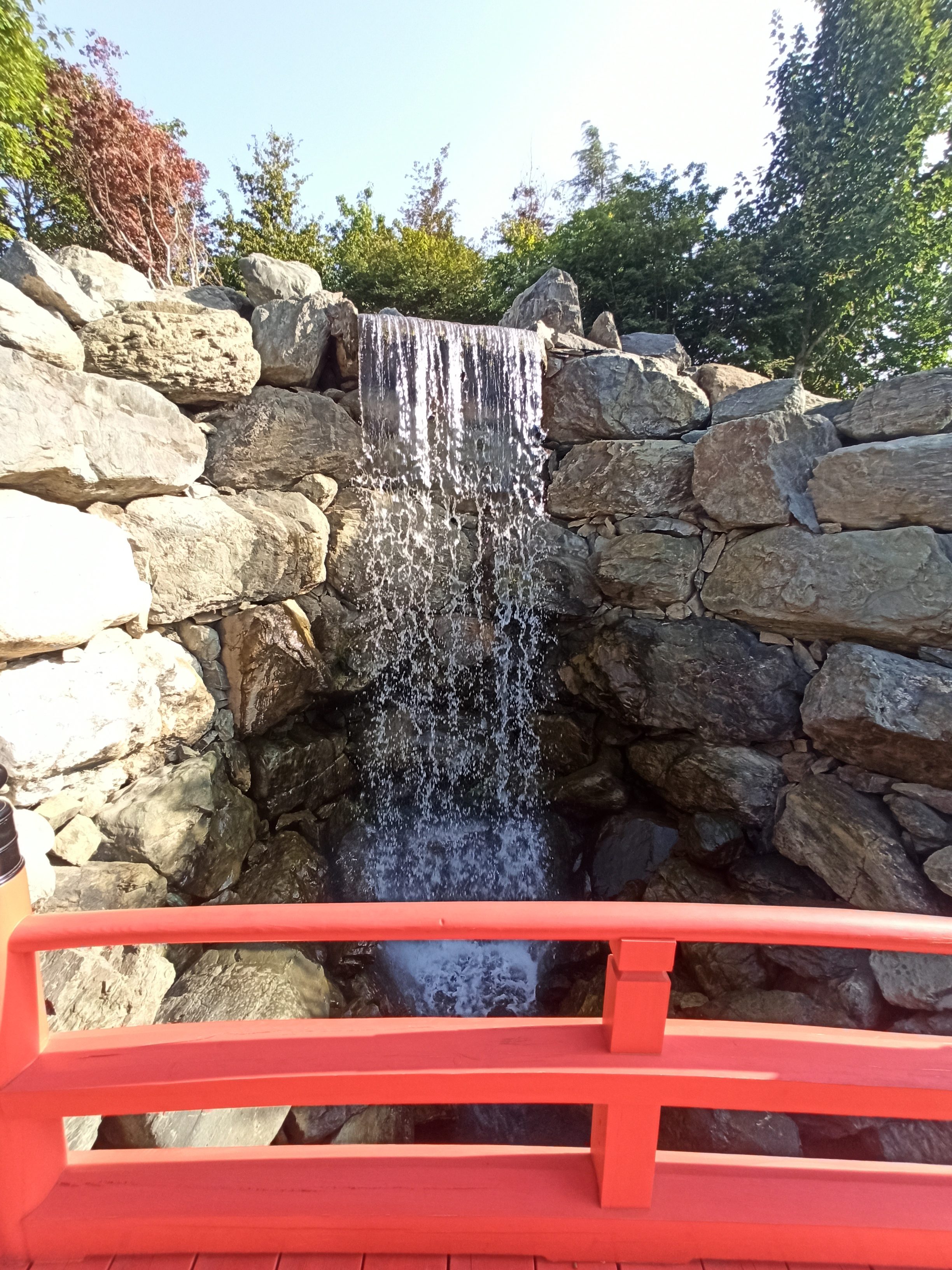 Японский сад . Большой водопад Отаки. Парк Краснодар.
